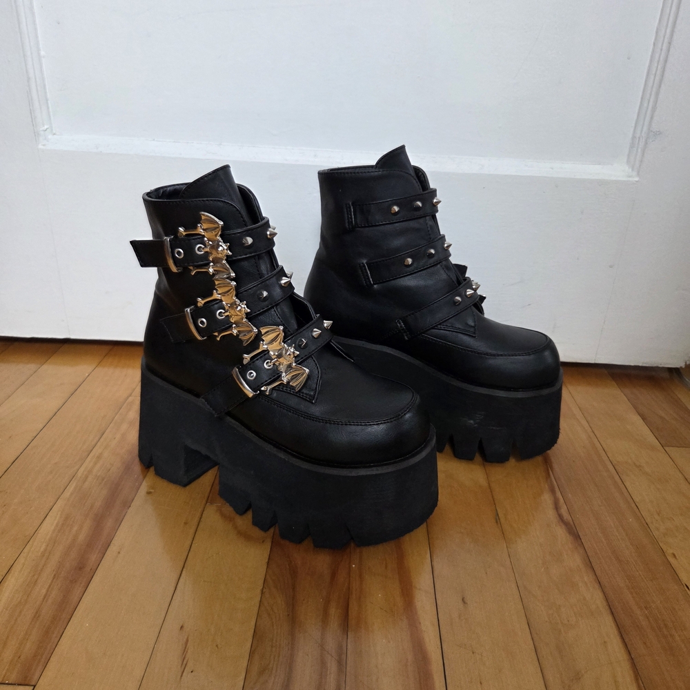 Ashes Demonia Bat Boots black size 7